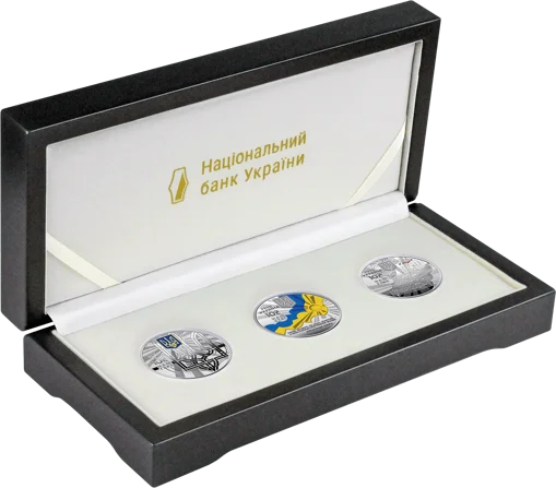 Набір із трьох срібних пам`ятних монет `Державні символи України`у футлярі