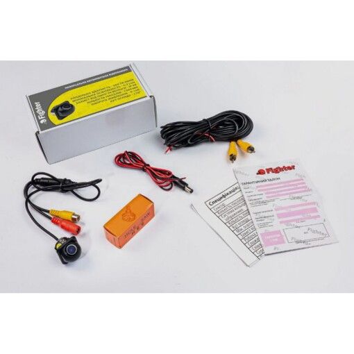 Камера заднего вида Fighter FC-7 универсальная