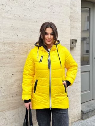 Стильна утеплена куртка з капюшоном розміри 52-66