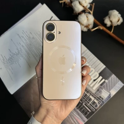 Чохол скляний з матовим обідком і магнітом Titanium Lux MagSafe для iPhone 16 Gold