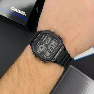 Чоловічий годинник Casio AE-1200WH-1A