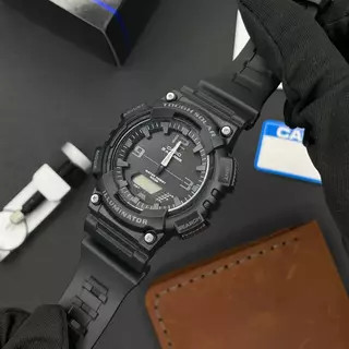 Чоловічий годинник Casio AQ-S810W-1A2