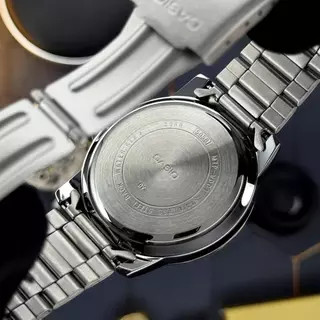 Чоловічий годинник Casio MTP-VD01D-1B