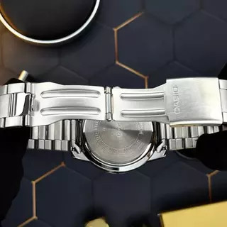 Чоловічий годинник Casio MTP-VD01D-1B