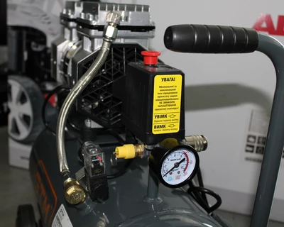 Компресор рес-24л 105л/хв 0,75кВт 8бар 220В 2 циліндри безмасляний