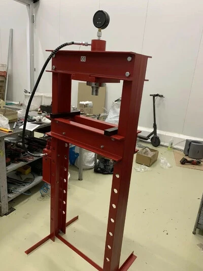 Гідравлічний прес на 30 тон Пересувний циліндр Дві швидкості