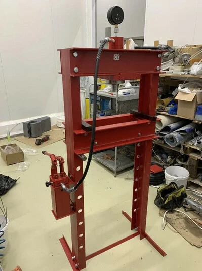 Гідравлічний прес на 30 тон Пересувний циліндр Дві швидкості