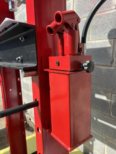 Гідравлічний прес підлоговий 30 тонн для СТО з пересувним циліндром на дві швидкості Carmax Польща