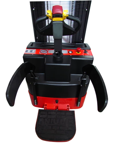 Штабелер електричний самохідний 1,5т/5,5м 24В/240Ah з площ. оператора