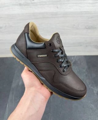 Чоловічі шкіряні кросівки